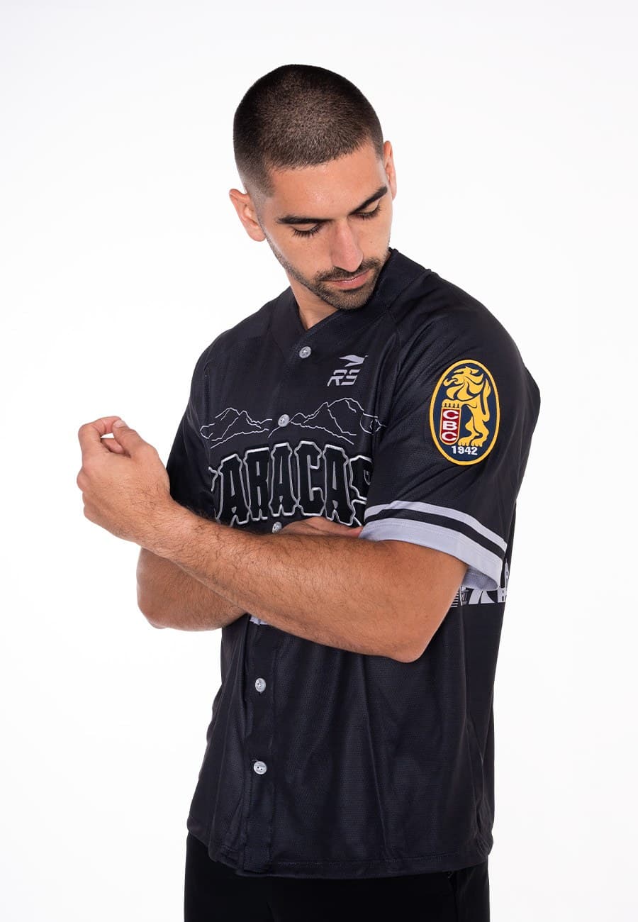 CAMISA DE JUEGO OFICIAL CABALLERO CAMPEONES LEONES DEL CARACAS -  NEGRO/GRIS - 5